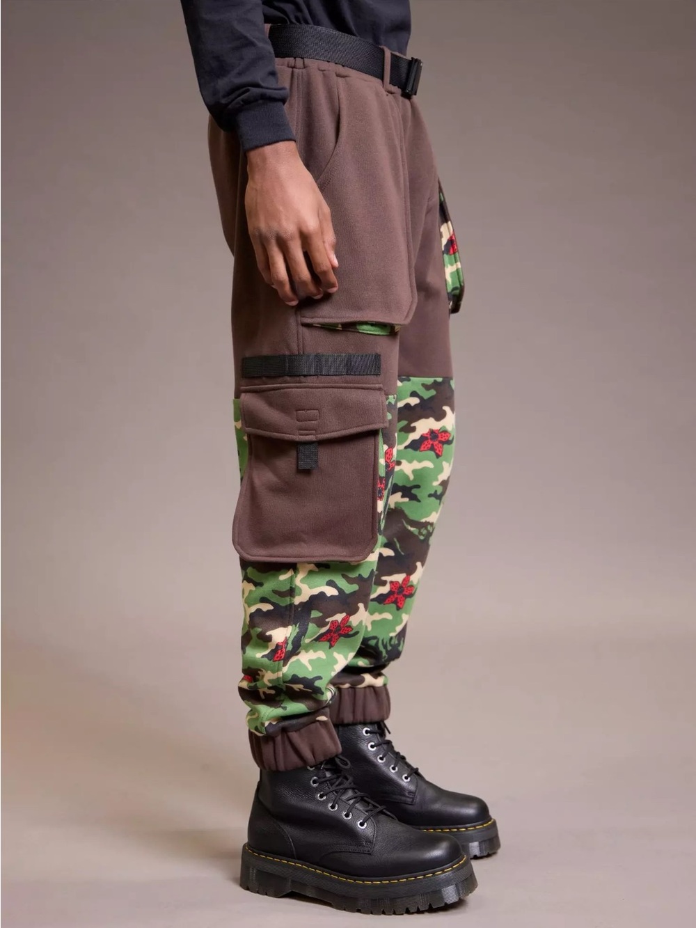 Stranger Things Demogorgon Camouflage Cargo Jogger Sweatpants Size Large NEW - Picture 13 of 13
